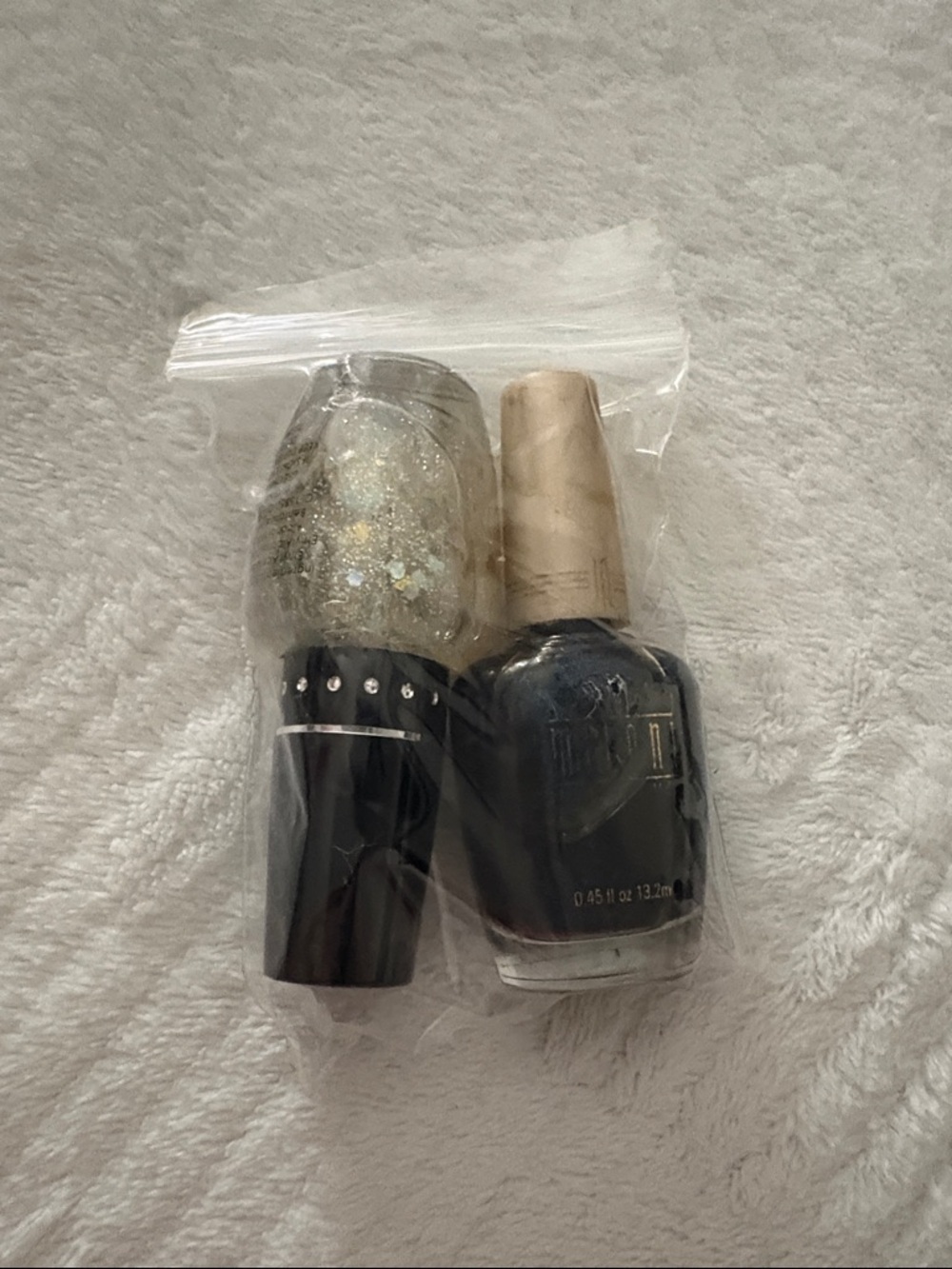 Black and Gold Glitter Press-On Nails - Women Makeup